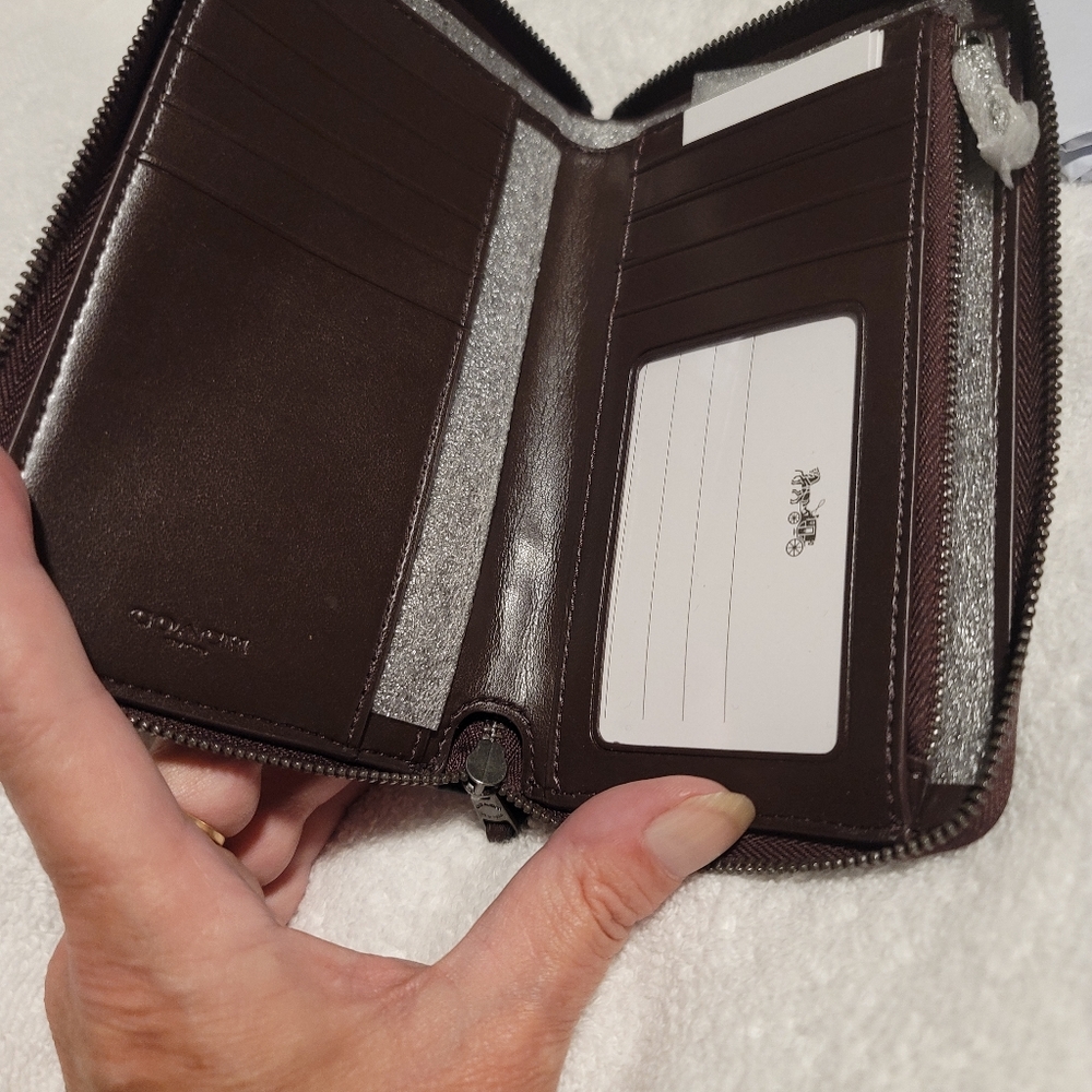 NWT COACH Medium ID zip around wallet - Picture 5 of 8